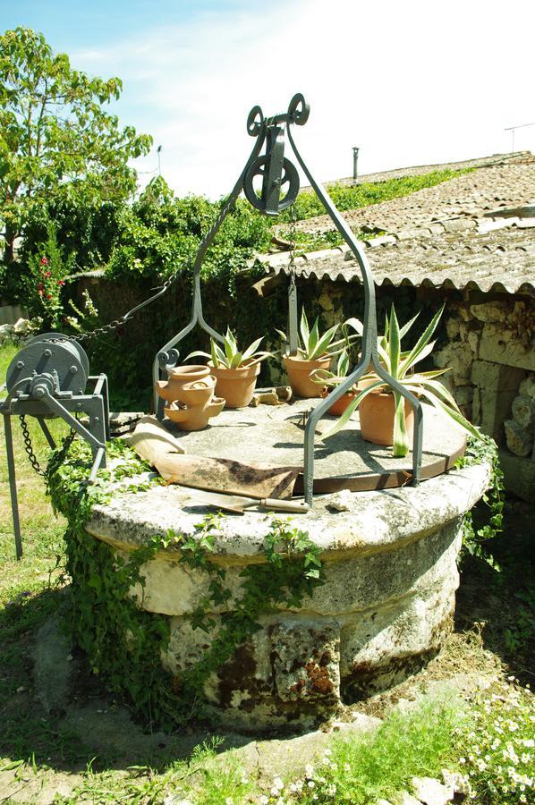 Отель Domaine Mongiron Nerigean Экстерьер фото